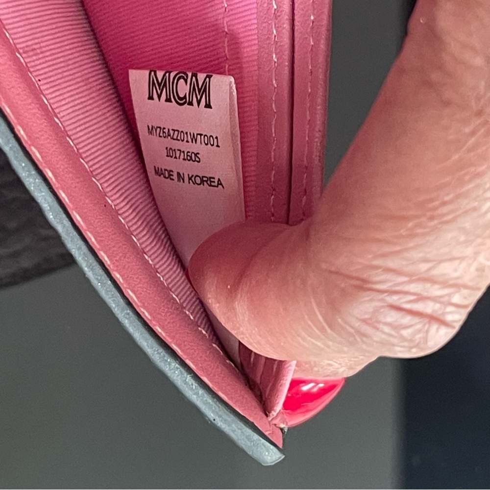 SOLD‼️. NEW MCM LIMITED EDITION PINK BUNNY VISETTOS LEATHER WALLET - Picture 10 of 12